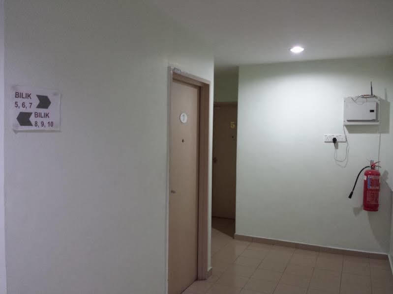 Batu Berendam Inn Kampong Sungai Putat Exterior foto